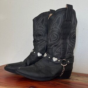 Roper Girls Black Country Western Harness Cowboy Boots with Heart Accents Kids 2